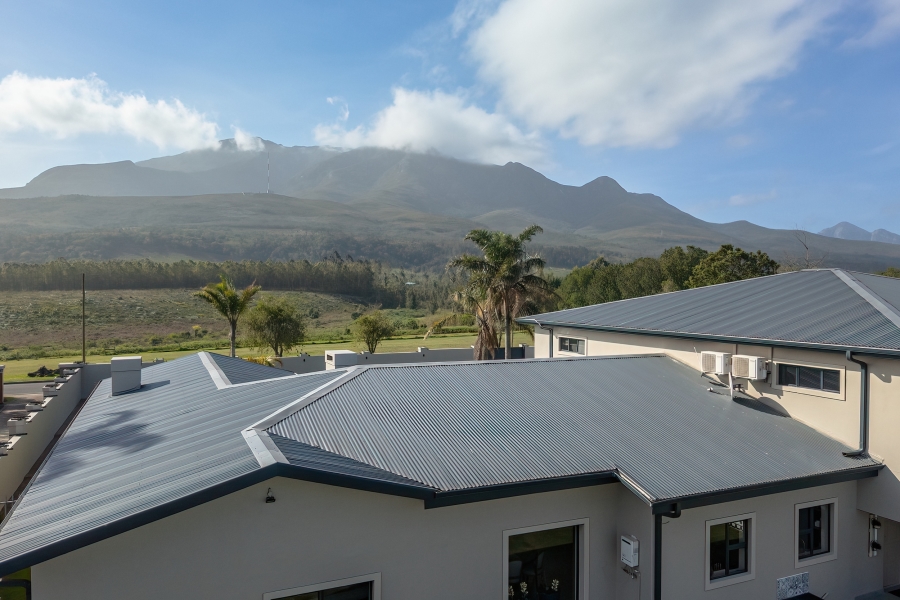 6 Bedroom Property for Sale in Heatherlands Western Cape